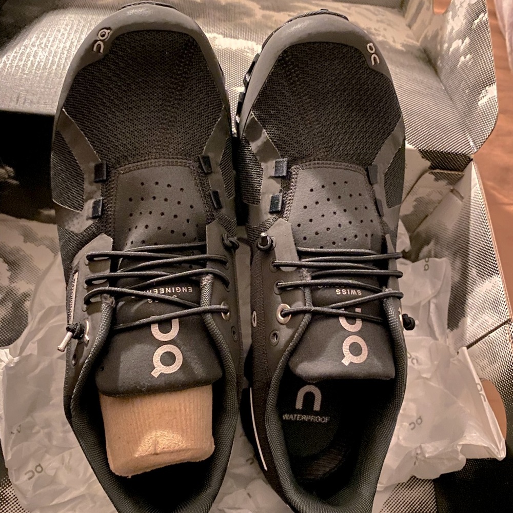 Brand New On Cloud Running Waterproof shoes